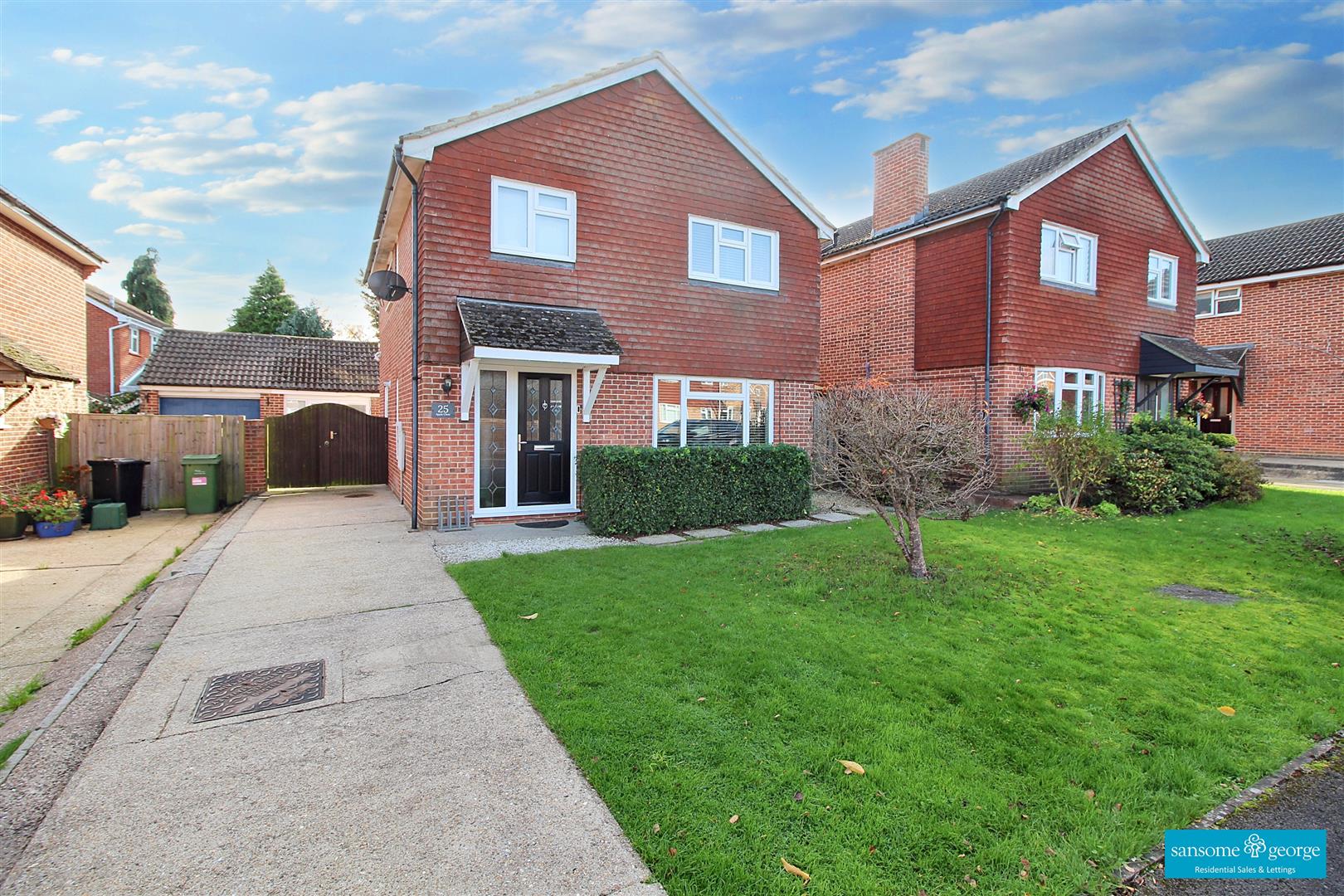 4 bed property in Apple Close, Reading